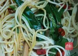 Illustration of how to make noodles 7