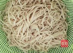 Illustration of how to make fried dough sticks and noodles 1