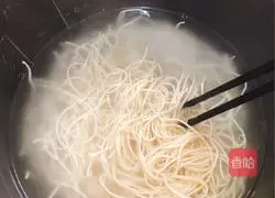 Illustration of how to make fried tofu and shredded pork noodles 2