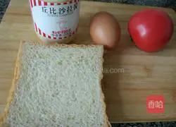 Illustration of how to make a simple breakfast sandwich in three minutes 1