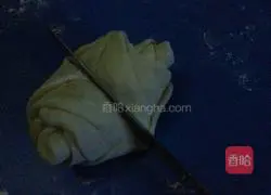 Illustration of how to make flower steamed buns 7