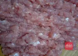 Illustration of how to make pork and cabbage dumplings 2