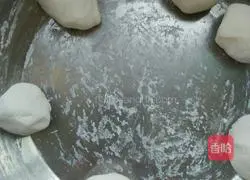 Illustration of making homemade glutinous rice balls 3