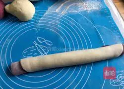 Illustration of how to make two-color steamed buns 10