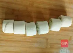 Illustration of how to make scallion steamed buns 9