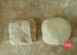 Illustration of how to make scallion oil layer cake 9