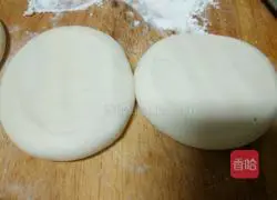 Illustration of how to make Roujiamo Pancake 5
