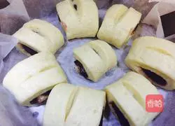 Illustration of how to make milk-flavored bean paste and egg steamed buns 7