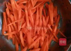 Illustration of how to make carrot pancakes 1