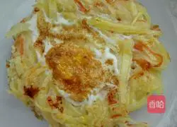 Illustration of how to make shredded potato egg pancake 10