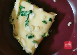 Illustration of how to make egg and green onion cake 7
