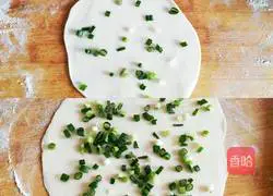  Illustration of how to make hot noodles with scallion pancakes 7