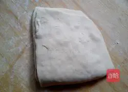 Illustration of how to make chive and pork pie 8