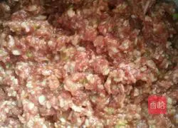 Illustration of how to make pork and pickled cabbage buns 5