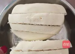 Illustration of how to make pan-fried steamed buns 1