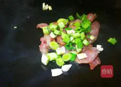 Illustration of how to make fried rice with sausages 6