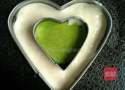 Illustration of how to make two-color love cake 6