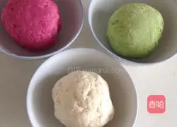 Illustration of how to make rainbow noodles 2