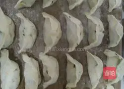 Illustration of how to make leek and egg dumplings 12