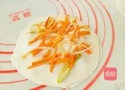 Illustration of how to make dumpling skin version of vegetable pancakes 7