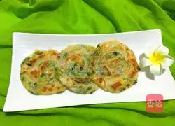 Illustration of how to make wonton skin scallion pancakes 14