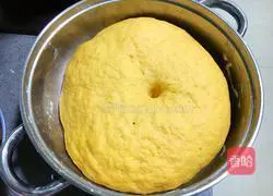 Illustration of how to make pumpkin meat buns 7