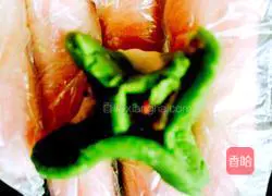 Illustration of how to make steamed buns with cabbage stuffed with bean paste 5