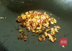Illustration of how to make cabbage and bacon fried rice 8