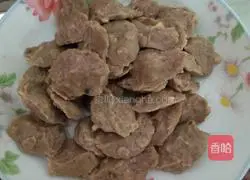 Illustration of how to make fried beef patties with green pepper 1