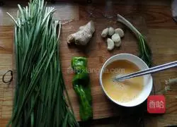 Illustration of how to make leek, egg, ham and ham dumplings 1