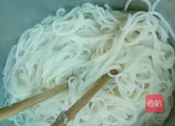 Illustration of cooking noodles with mushrooms and cabbage 5