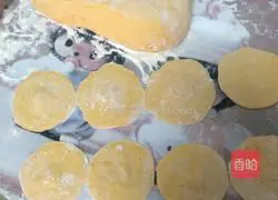 Illustration of how to make rose pumpkin steamed buns 4