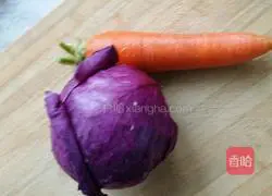 Illustration of how to make two-color wontons 1