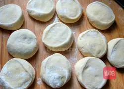 Illustration of how to make Chinese Valentine's Day cakes 12