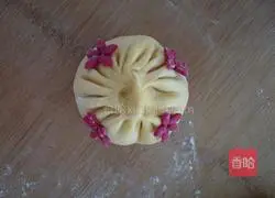 Illustration of how to make pumpkin and leek vegetarian buns 13