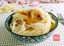 Illustration of how to make noodles with chili oil 7