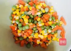 Illustration of how to make sausage, colorful and vegetable fried rice 9