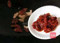 Illustration of how to make fried rice noodles with bean paste 3