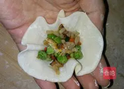 Illustration of how to make fried rice with peas and eggs 3