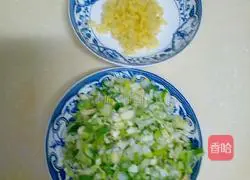 Illustration of how to make steamed buns with cabbage and pork stuffing 6