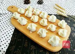 Illustration of how to make cabbage and pork dumplings 14
