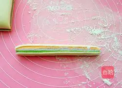 Illustration of how to make rainbow wontons 10