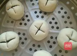 Illustration of how to make bean paste steamed buns 5