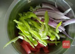 Illustration of how to make fried noodles with vegetables 1