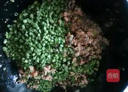 Illustration of how to make cowpea, fungus and meat buns 8