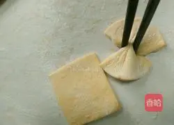 Illustration of how to make Little Yellow Hat Steamed Buns 16