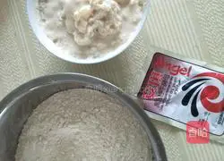 Illustration of how to make bean-flavored lotus leaf steamed buns 1