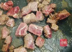 Illustration of how to make beef fried rice 1