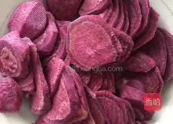 Illustration of how to make purple potato blossom steamed buns 1