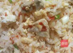 Illustration of how to make egg and meat fried rice 7